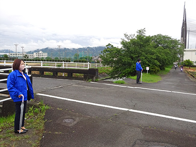 藤枝西高等学校前にて交通安全活動4