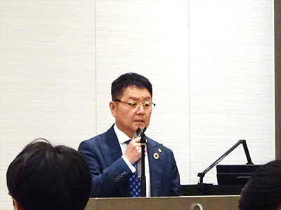 代表取締役社長 川﨑裕司による2024年度 経営基本方針の発表　写真
