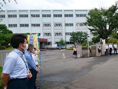 藤枝北高等学校正門前の側道【写真】