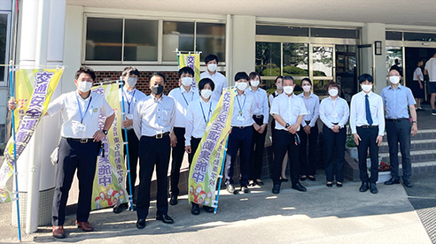 藤枝北高等学校前にて『夏の交通安全県民運動』の交通安全活動を実施 写真